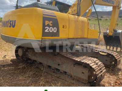 VENDIDO! Escavadeira Hidráulica Marca KOMATSU - Modelo PC-200 Ano 2013