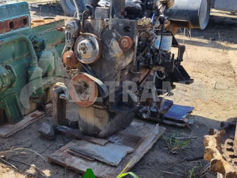 Motor CUMMINS C8.3 com 296 HP de Potência
