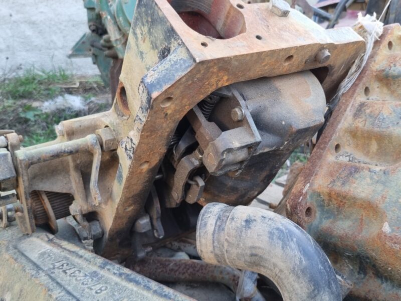 Tampa hidráulica para aplicação no trator New Holland TL-75