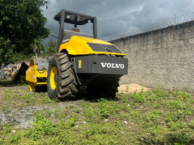 Rolo Compactador Volvo SD 105 F ano 2013 - Venda ou Locação