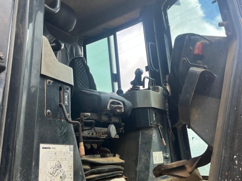 TRATOR DE ESTEIRAS MARCA KOMATSU, MODELO D61EX ANO 2020