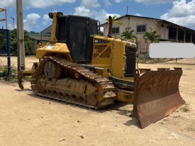 TRATOR DE ESTEIRAS MARCA CATERPILLAR MODELO D6N ANO 2014