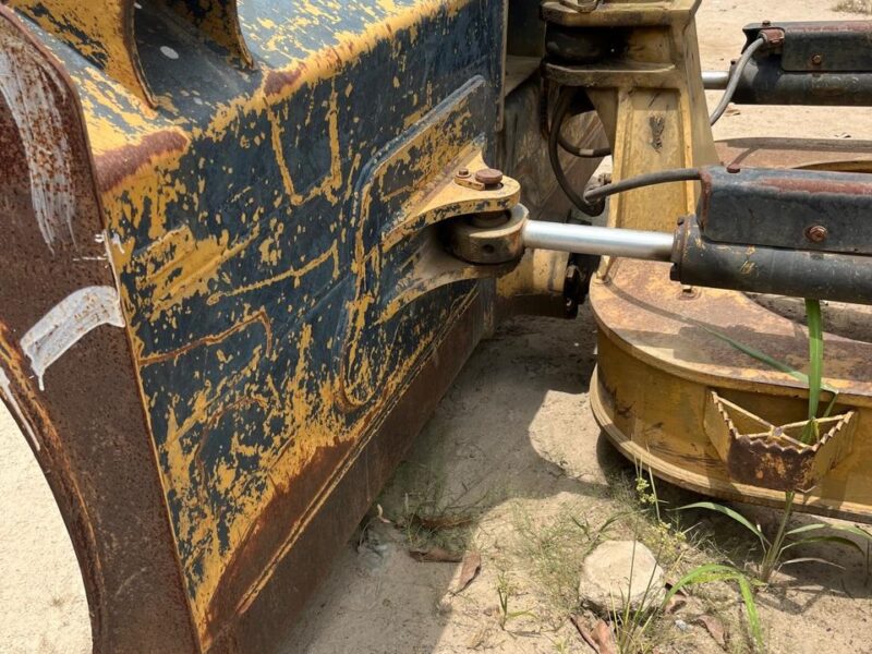 TRATOR DE ESTEIRAS MARCA CATERPILLAR MODELO D6N ANO 2014