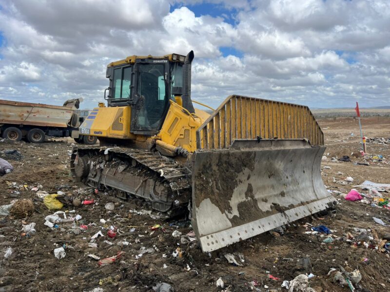 TRATOR DE ESTEIRAS KOMATSU MODELO D61EX ANO 2021