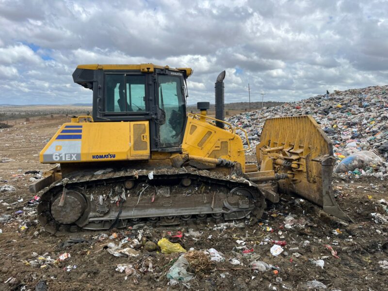 TRATOR DE ESTEIRAS KOMATSU MODELO D61EX ANO 2021